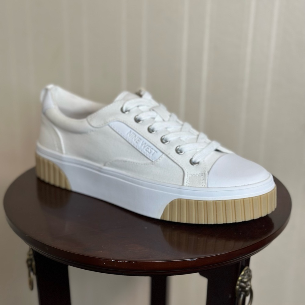 🎄🎁 | Nine West Women White Platform Sneakers Size 7.5